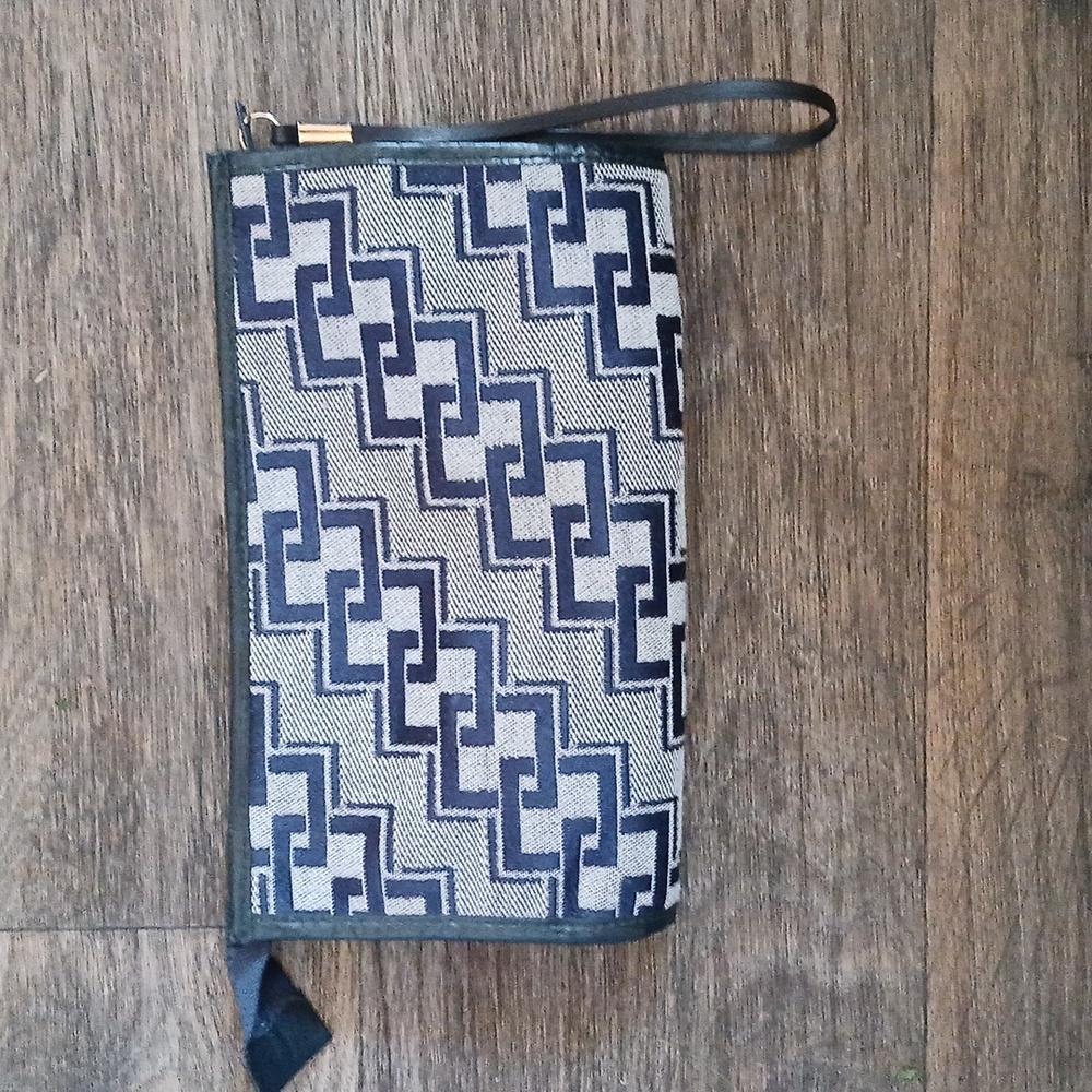 Vintage Blue Geometric Pattern Zipper Pouch Wristlet.